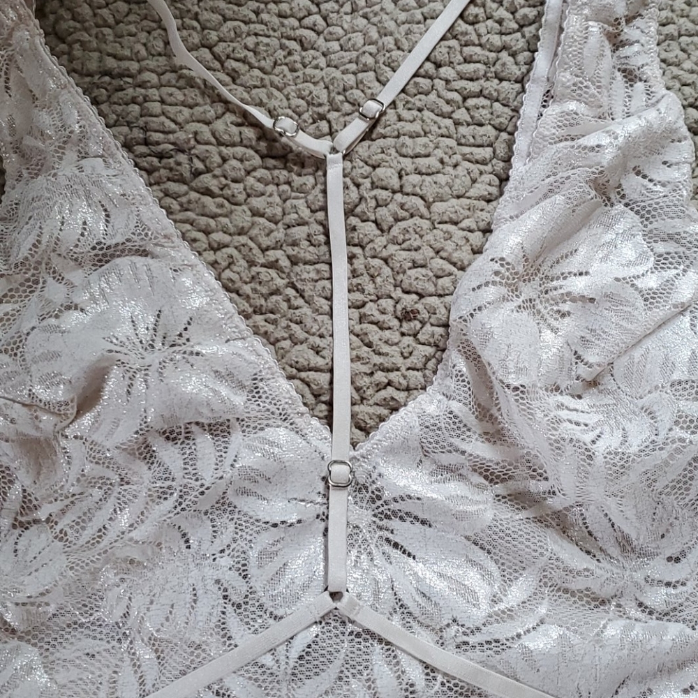 Victoria's Secret White Lace Teddy - Picture 4 of 8